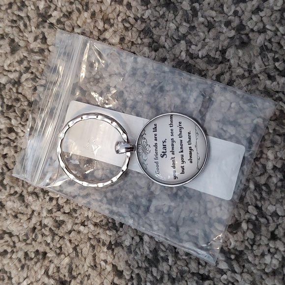 Friends Keychain - Picture 1 of 2